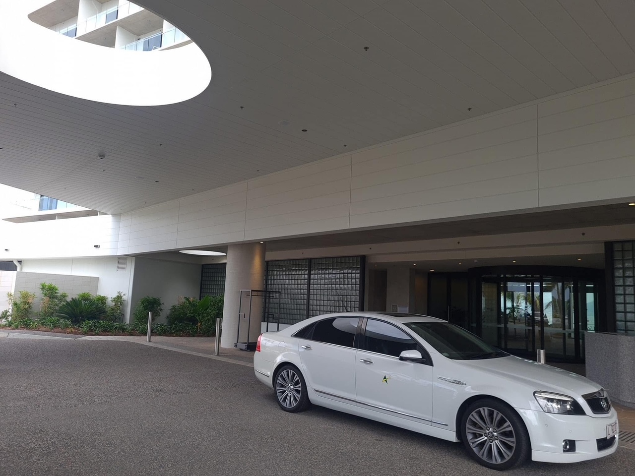 Ardo Hotel - forecourt