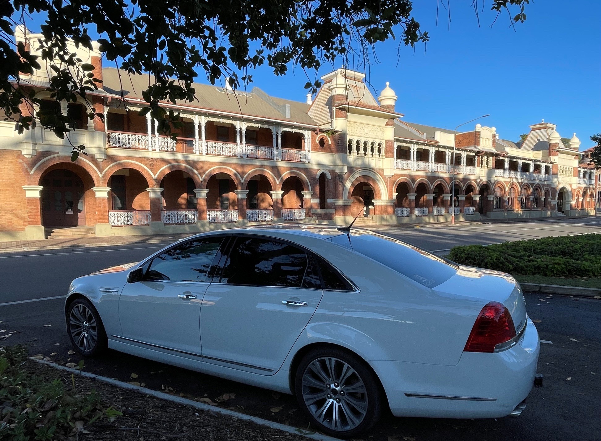 Queen's Hotel is a heritage-listed former hotel. It was built from 1902 to 1920s. It was added to theQueensland Heritage Register on 21 October 1992.[